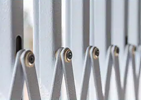 Valuedor entry-level retractable barrier