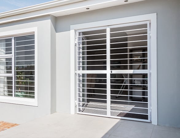 Magnador white double swing barrier with vertical tube bars