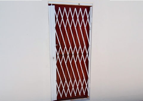 Swing barrier with patented mouse-hole design