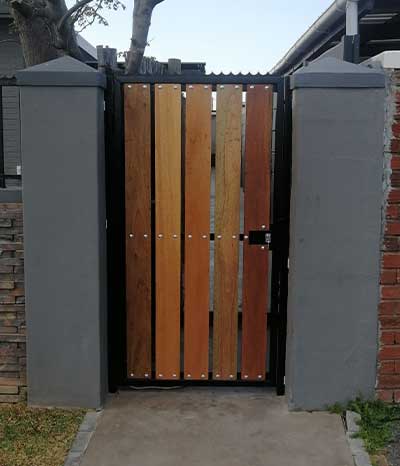 7_Wooden-steel-gates_img4