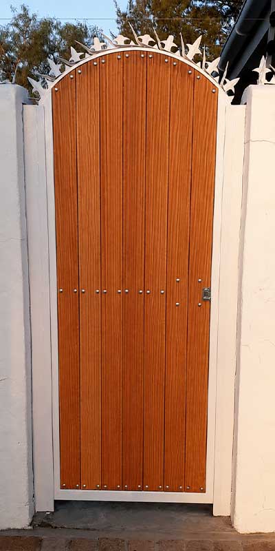 7_Wooden-steel-gates_img5