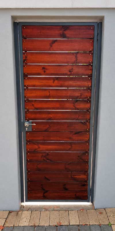 7_Wooden-steel-gates_img6